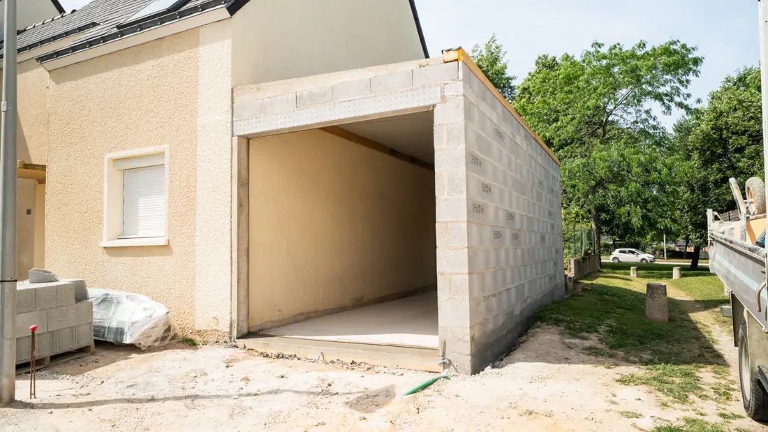 Extension de maison en parpaing réalisée par Perrin Maçonnerie