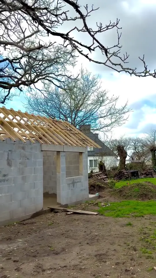 Extension en parpaing avec charpente bois