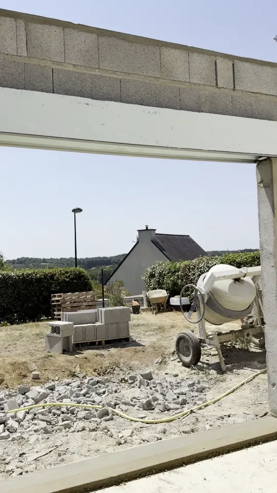 Ouverture créée dans une extension en parpaing, Perrin Maçonnerie